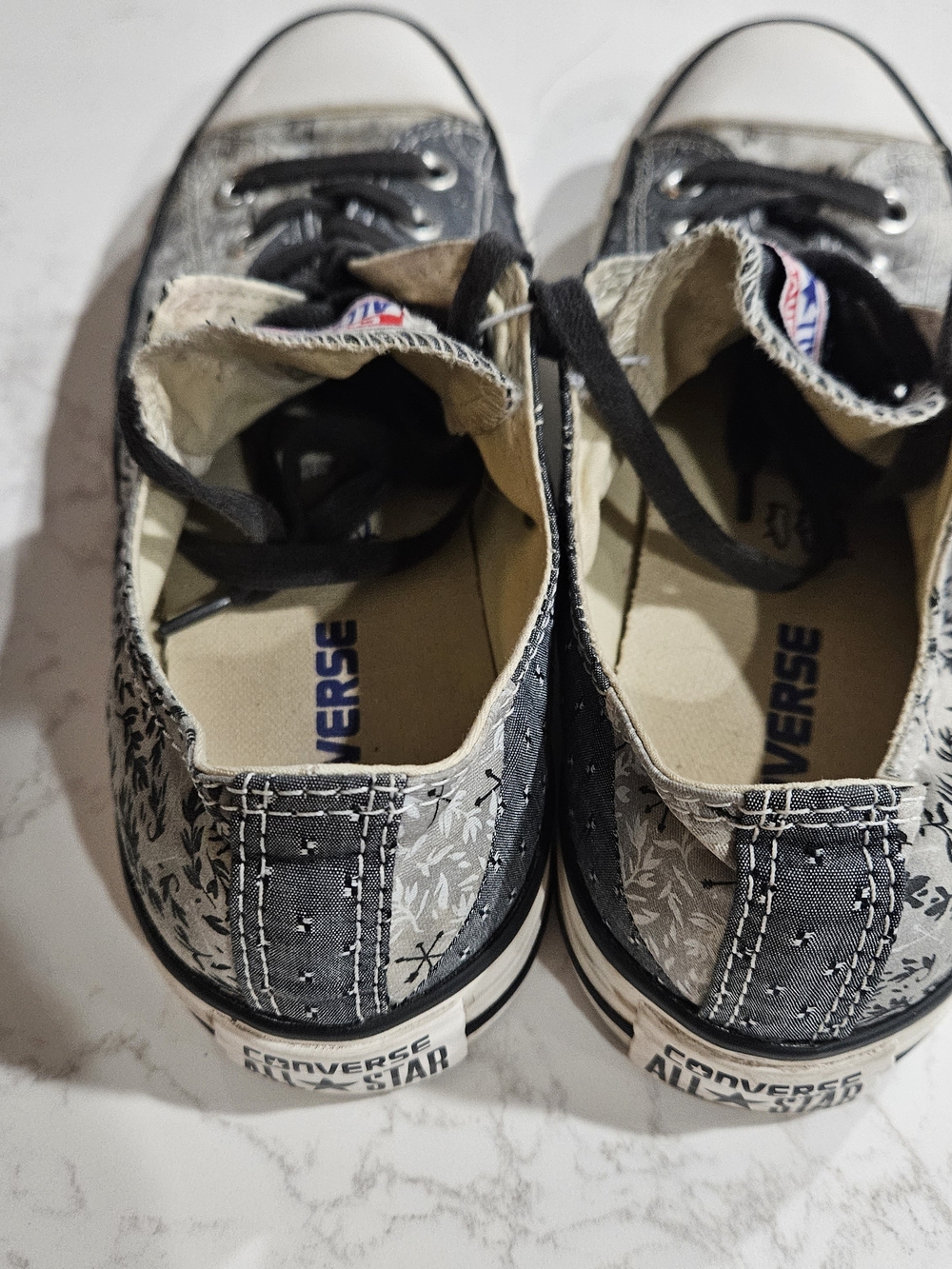 All Stars Chuck Taylor Converse Women’s Sneakers in Black and White Size 8 - Picture 5 of 6